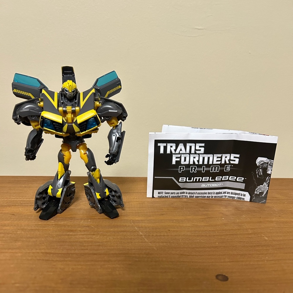 TRANSFORMERS Prime - Shadow Strike Bumblebee - Hasbro Deluxe - No Weapons